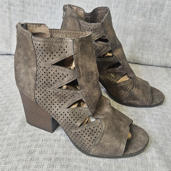 Maurices Shoes - Maurices Trixie Cut brown shimmer stacked heel ankle booties. Womens Size 9w ?